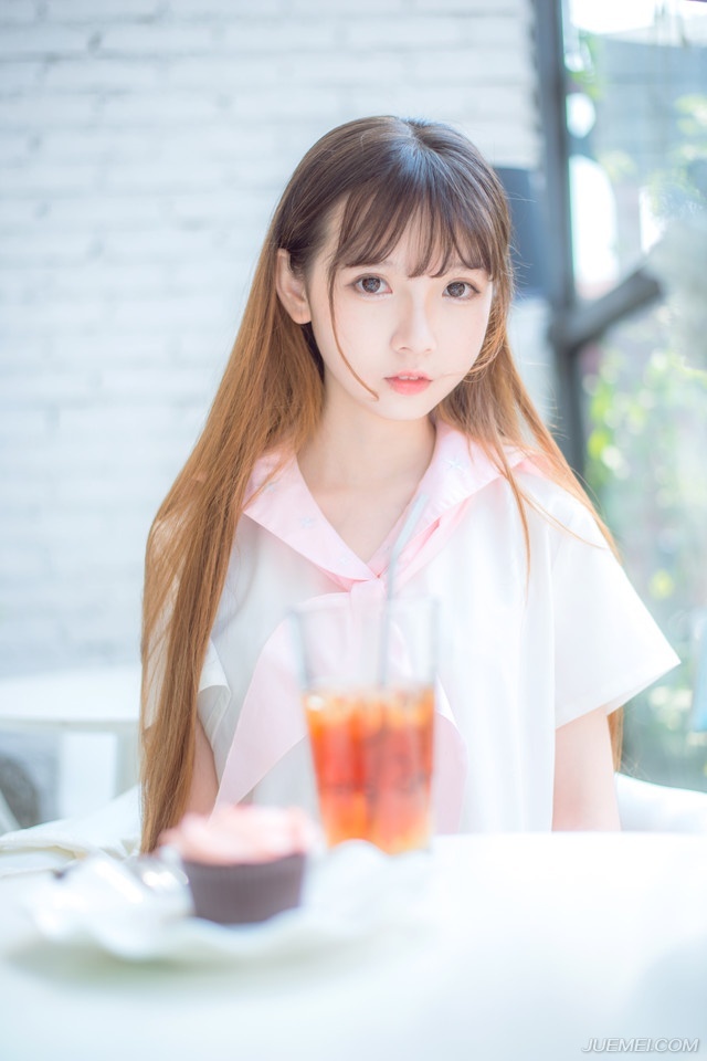 “呵~”刘璋无奈的笑了起来，外面响起了喊杀声，虽然民心所向，但终究还是有那么一批人选择了反抗，哪怕这份反抗，在此时已经没有任何意义。